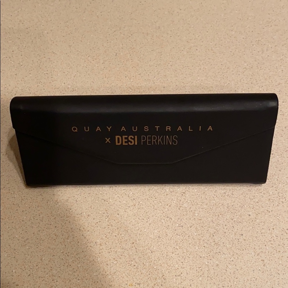 ✨ Sold ✨ Quay x Desi Perkins sunglasses case